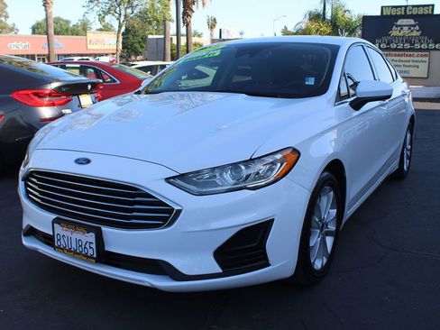Used 2020 Ford Fusion SE FWD image 4