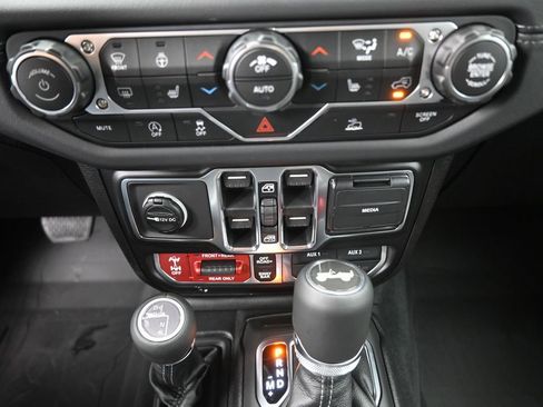 New 2026 Jeep Wrangler Unlimited Rubicon AWD/4WD image 31