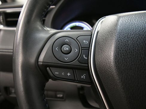 Used 2022 Toyota Venza LE image 17