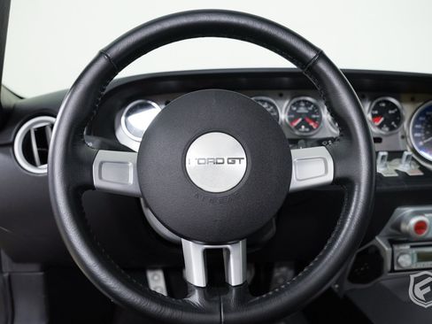 Used 2006 Ford GT RWD image 21