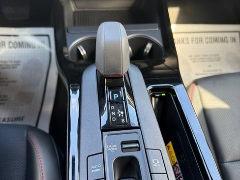 Used 2025 Toyota Prius Plug-In Hybrid FWD image 33