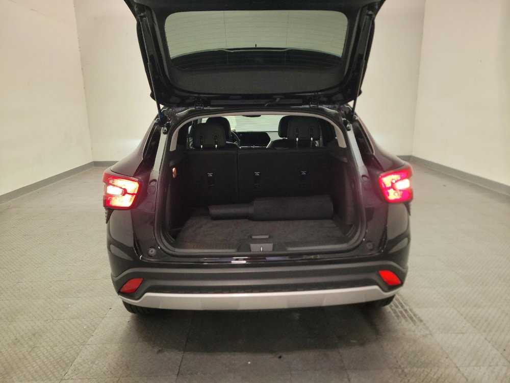Used 2025 Chevrolet Trax LT w/ LT Convenience Package FWD image 29