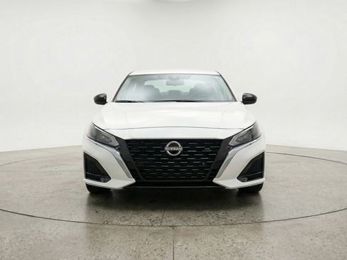 Used 2025 Nissan Altima 2.5 SV FWD image 2