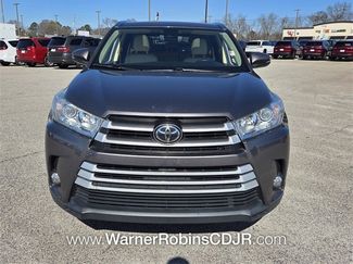 Used 2019 Toyota Highlander XLE video 2