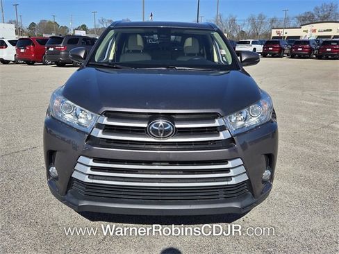 Used 2019 Toyota Highlander XLE image 2