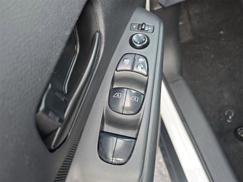 Used 2021 Nissan Kicks S image 13