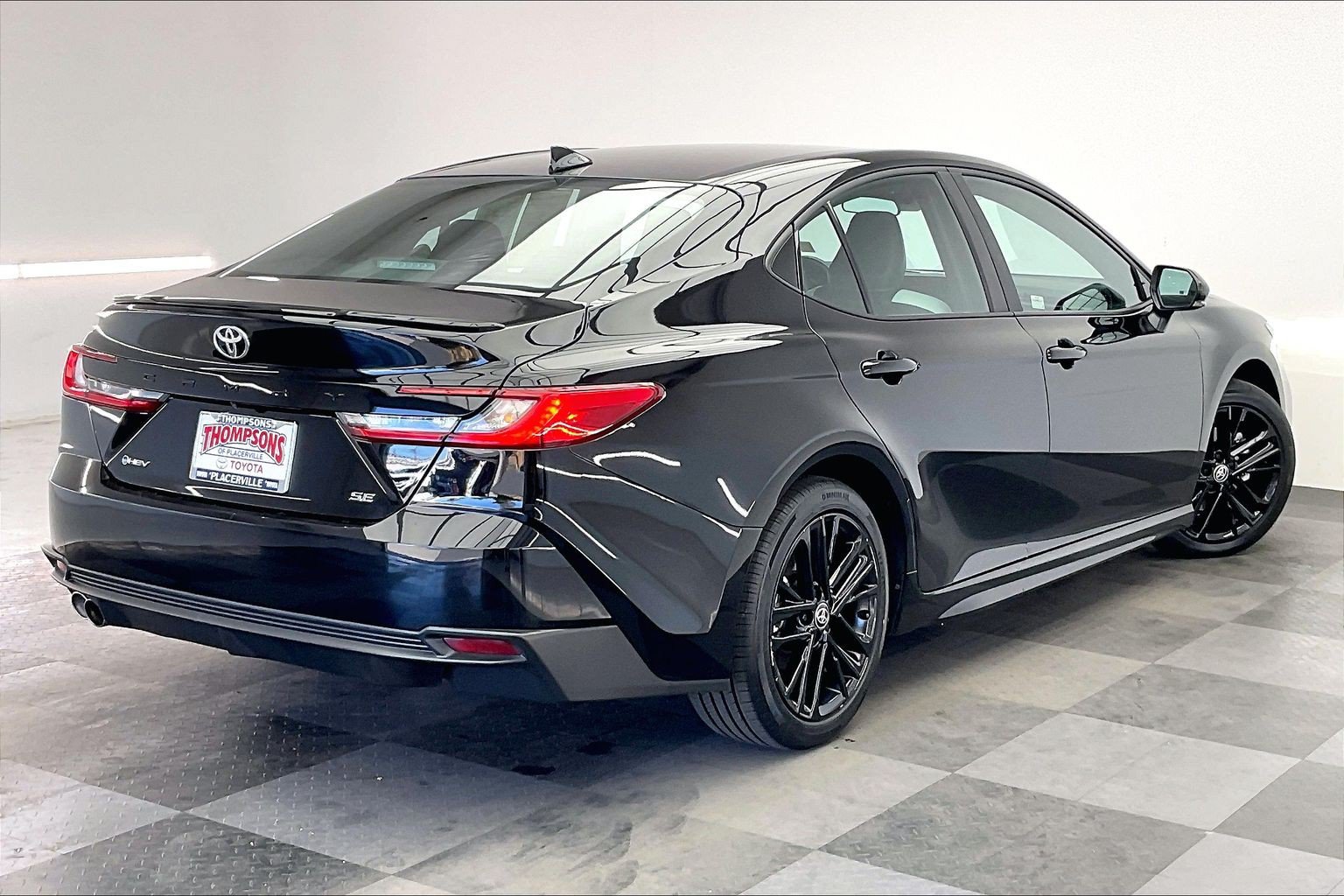 Used 2025 Toyota Camry SE FWD image 13
