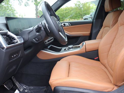 Used 2025 BMW X5 xDrive40i w/ M Sport Package AWD/4WD image 11