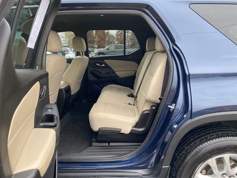 Used 2022 Chevrolet Traverse LS image 18