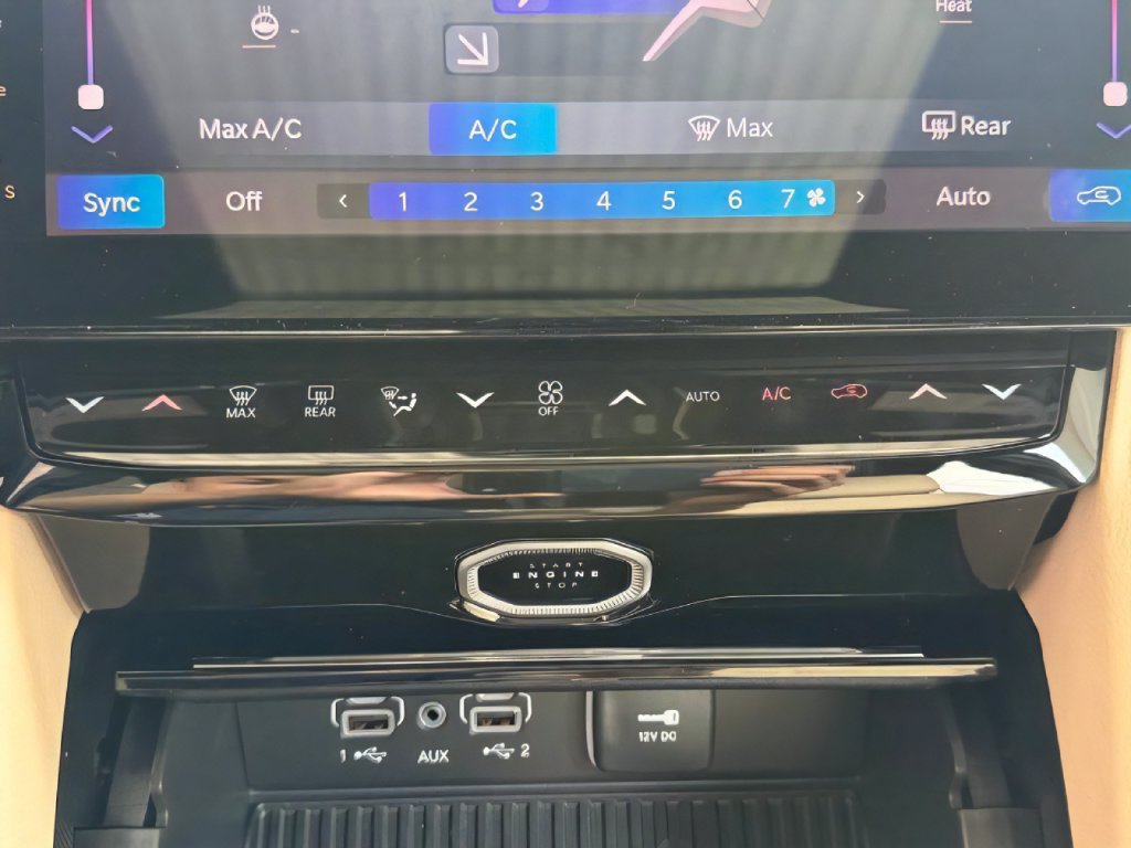 New 2026 Jeep Grand Cherokee Limited w/ Luxury Tech Group II AWD/4WD image 20