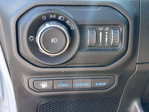 Used 2021 Jeep Wrangler Unlimited Sahara w/ Cold Weather Group AWD/4WD image 32