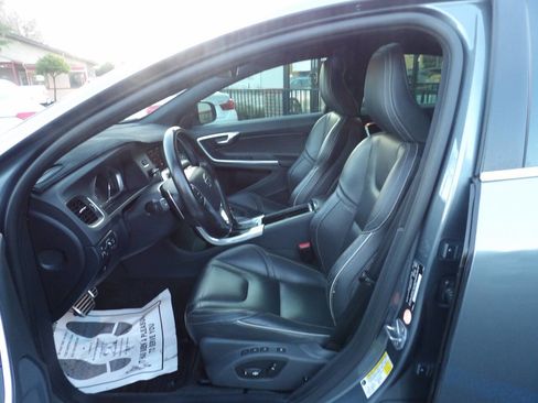 Used 2017 Volvo S60 T6 R-Design Platinum image 10