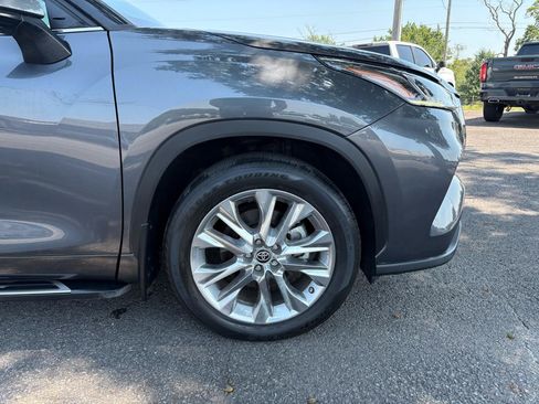 Used 2021 Toyota Highlander Limited FWD image 42