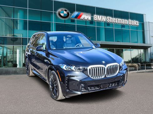 Used 2026 BMW X5 xDrive40i w/ M Sport Package AWD/4WD image 3