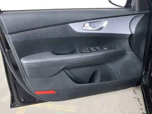 Used 2023 Kia Forte LXS w/ LXS Technology Package FWD image 18
