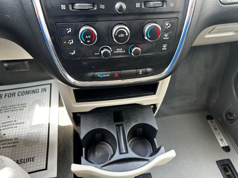 Used 2015 Dodge Grand Caravan SXT w/ Security Group image 12