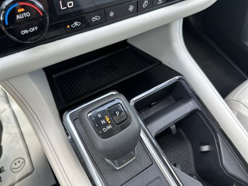 Used 2024 Nissan Pathfinder SL w/ SL Premium Package FWD image 20