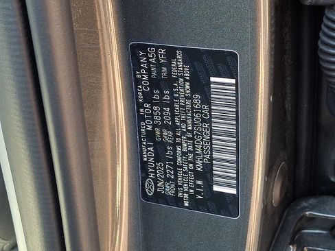 Certified 2025 Hyundai Elantra Sport image 27