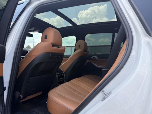 Used 2022 BMW X5 xDrive40i w/ M Sport Package AWD/4WD image 16
