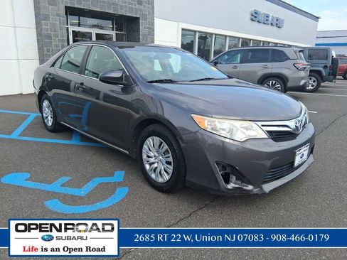Used 2013 Toyota Camry LE image 1