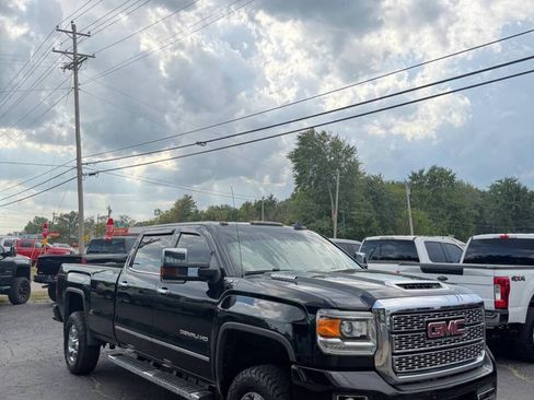 Used 2018 GMC Sierra 3500 Denali w/ Duramax Plus Package AWD/4WD image 9