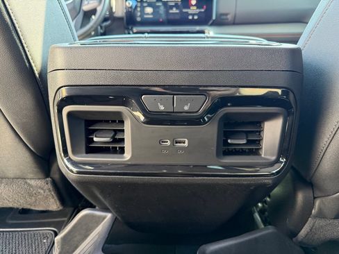 Used 2024 GMC Sierra 2500 AT4 w/ AT4 Premium Plus Package AWD/4WD image 18