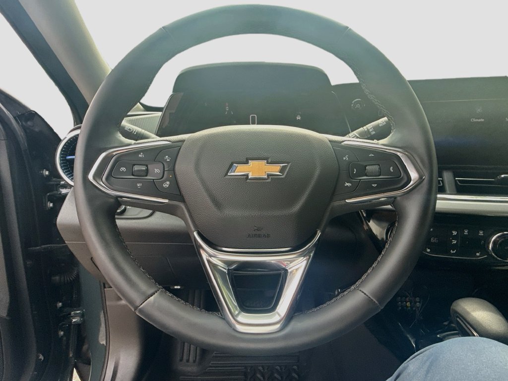Used 2025 Chevrolet Trax LT w/ Driver Confidence Package FWD image 12