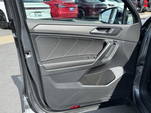 Certified 2023 Volkswagen Tiguan SE FWD image 20