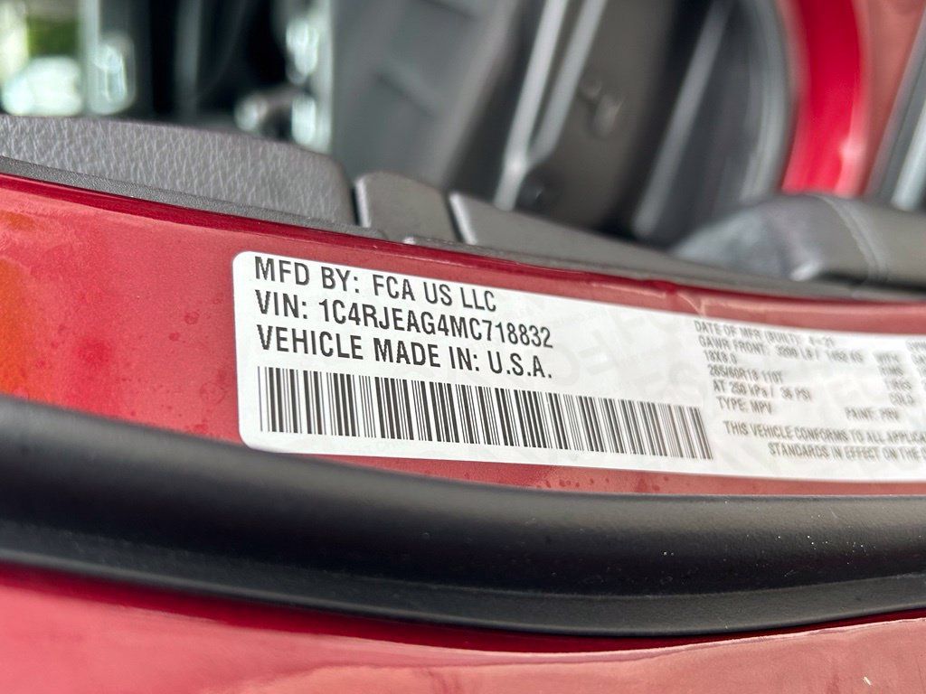 Used 2021 Jeep Grand Cherokee Laredo RWD image 43