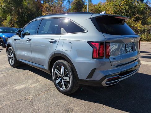 Certified 2023 Kia Sorento S w/ Panoramic Sunroof Package image 7
