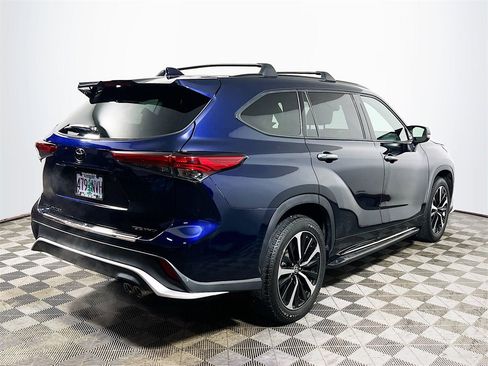 Certified 2022 Toyota Highlander XSE image 8