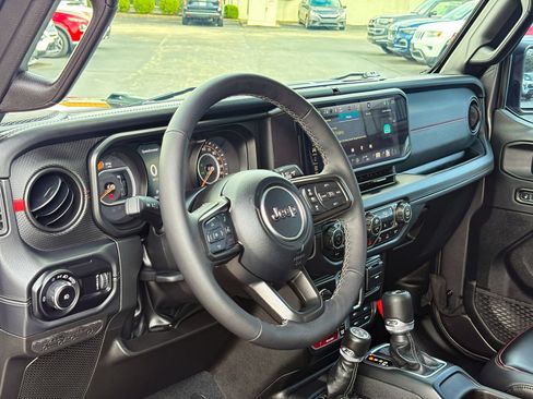 Used 2026 Jeep Wrangler Unlimited Rubicon AWD/4WD image 24