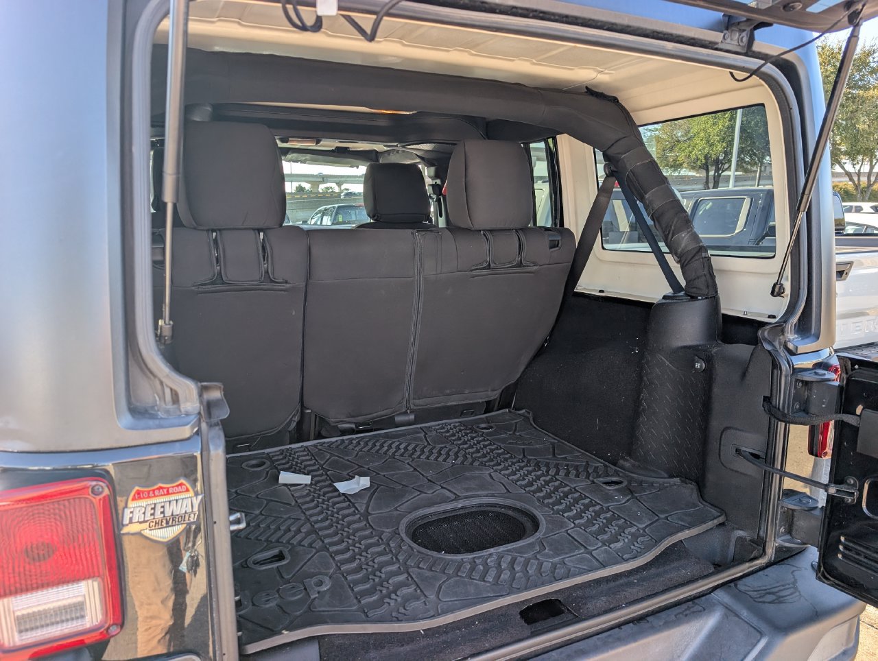 Used 2015 Jeep Wrangler Unlimited Rubicon AWD/4WD image 30
