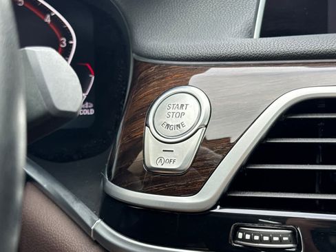 Used 2020 BMW 740i image 21