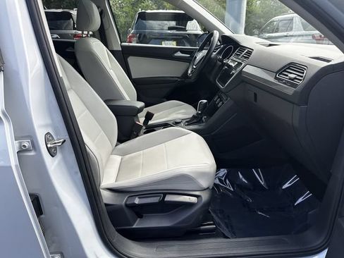 Used 2018 Volkswagen Tiguan SEL AWD/4WD image 34