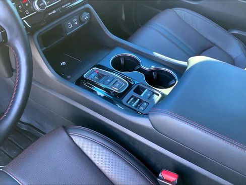 Used 2025 Honda Pilot Black Edition image 17