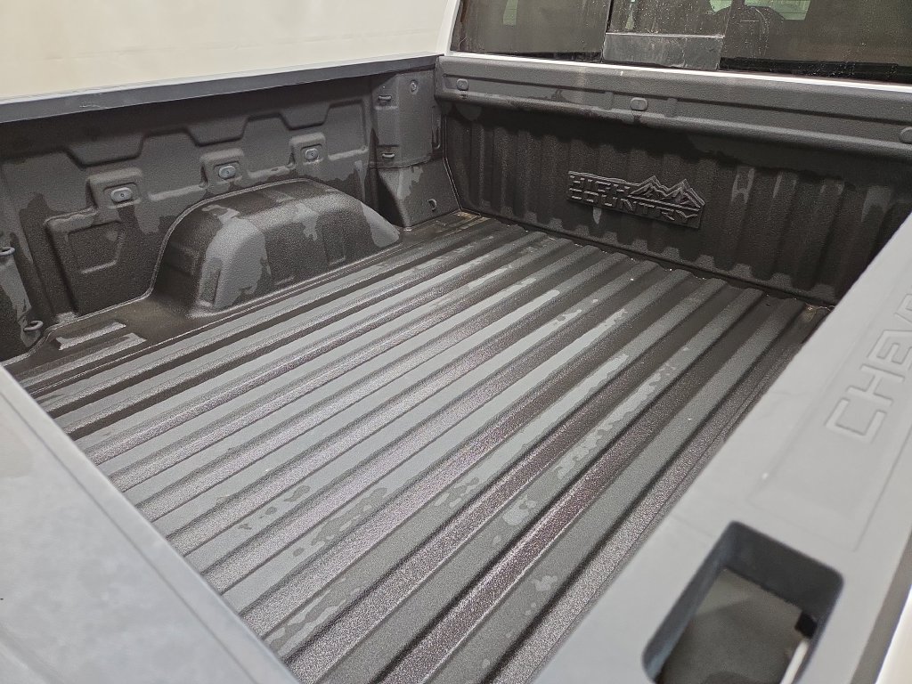 Used 2022 Chevrolet Silverado 1500 High Country w/ Technology Package AWD/4WD image 5