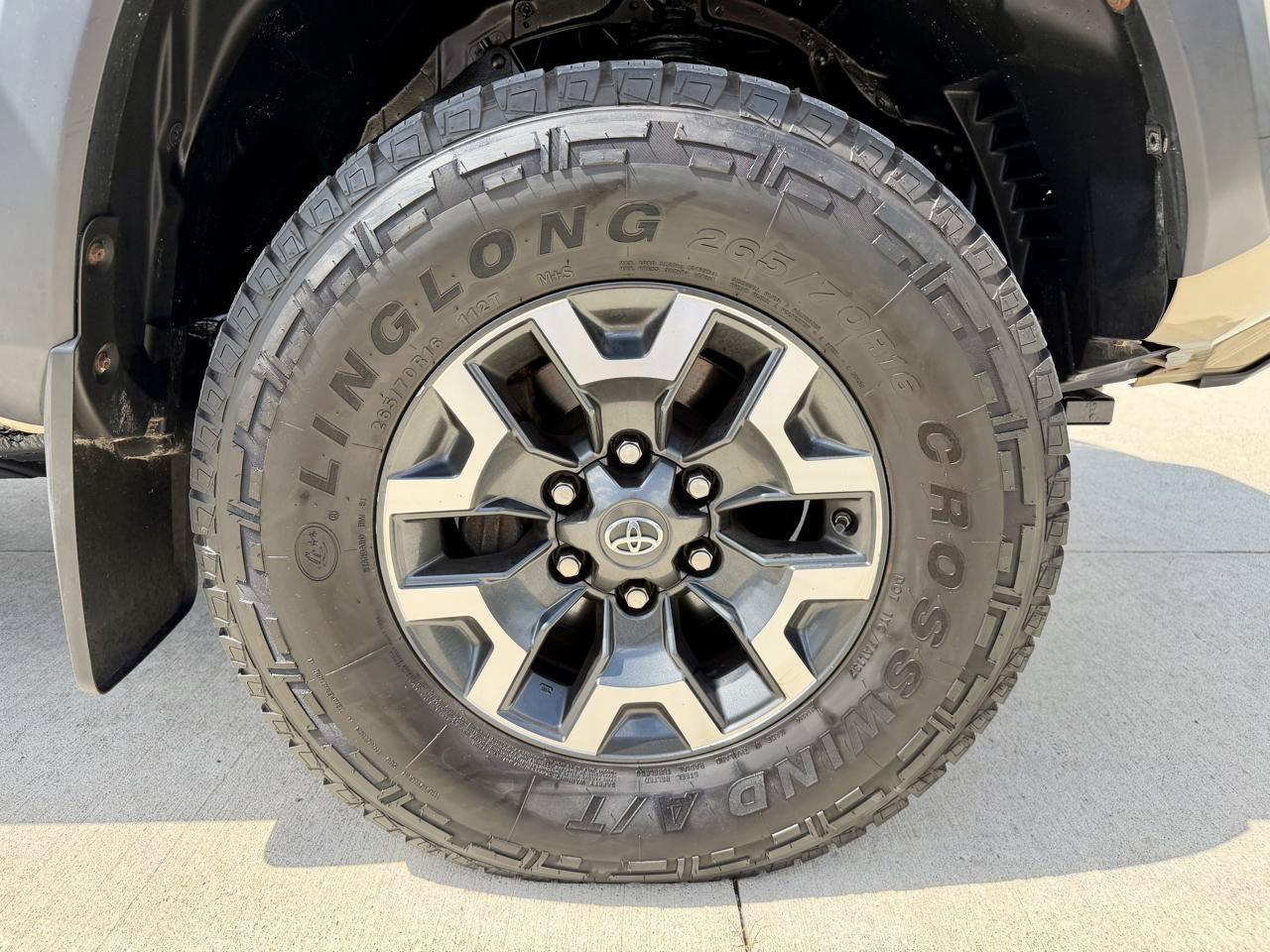 Used 2016 Toyota Tacoma TRD Off-Road w/ Premium & Technology Package AWD/4WD image 37