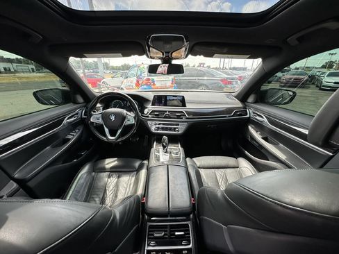 Used 2018 BMW 750i RWD image 11
