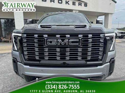 Used 2025 GMC Sierra 2500 Denali Ultimate w/ Max Trailering Package AWD/4WD image 3