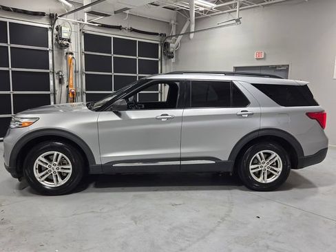 Used 2020 Ford Explorer XLT RWD image 4