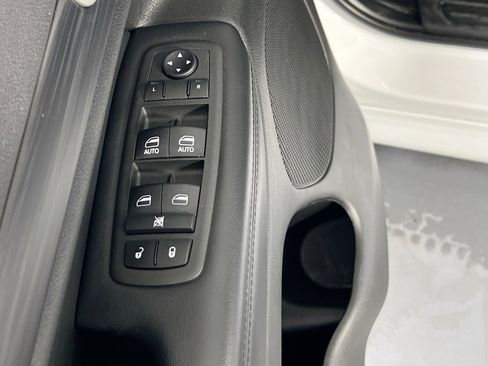 Used 2022 Jeep Grand Cherokee Laredo X image 18