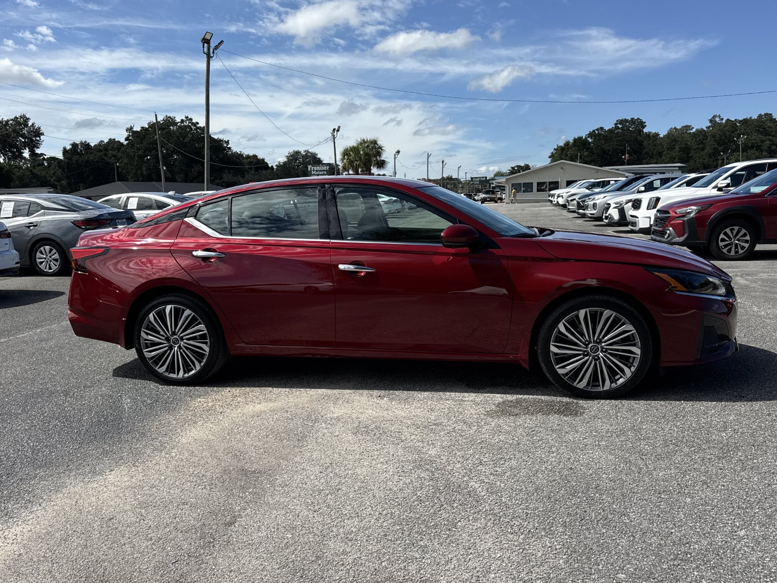 Used 2025 Nissan Altima 2.5 SL AWD/4WD image 6