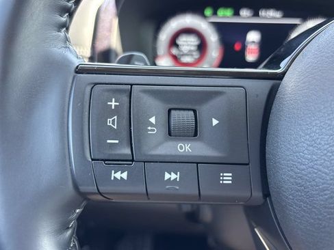 Used 2024 Nissan Pathfinder Platinum w/ Black Appearance Package AWD/4WD image 31