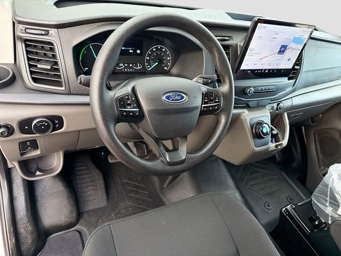 Used 2023 Ford E-Transit Low Roof image 17