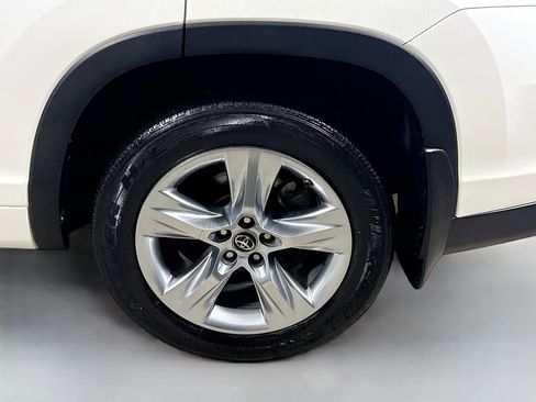 Used 2017 Toyota Highlander Limited image 32