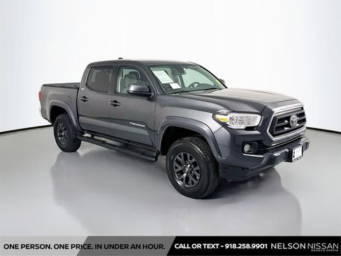 Used 2020 Toyota Tacoma SR5 AWD/4WD image 3