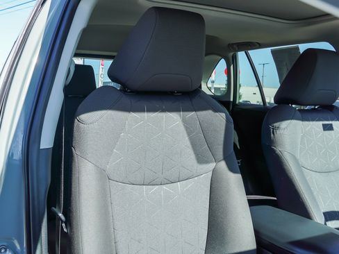 Certified 2021 Toyota RAV4 XLE w/ Convenience Package FWD image 25