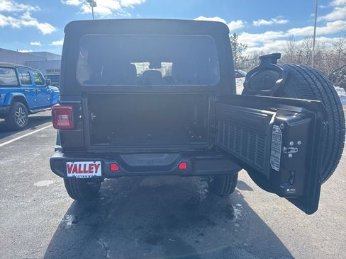 New 2025 Jeep Wrangler Unlimited Sahara AWD/4WD image 34
