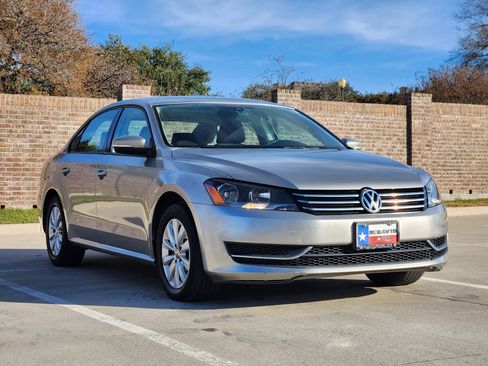 Used 2013 Volkswagen Passat 2.5 S image 4